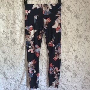 ATHLETA LEGGINGS CROP FLORAL SIZE SMALL